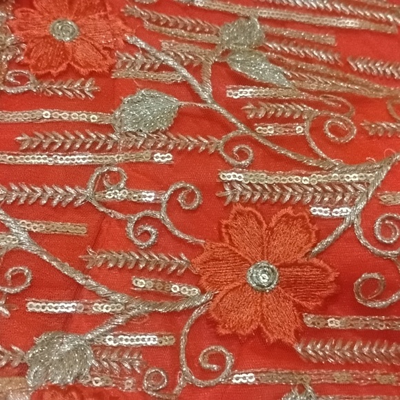 Indian gown with silky pants, drawstring waist, scarf and fabric for sleeves - Picture 5 of 7